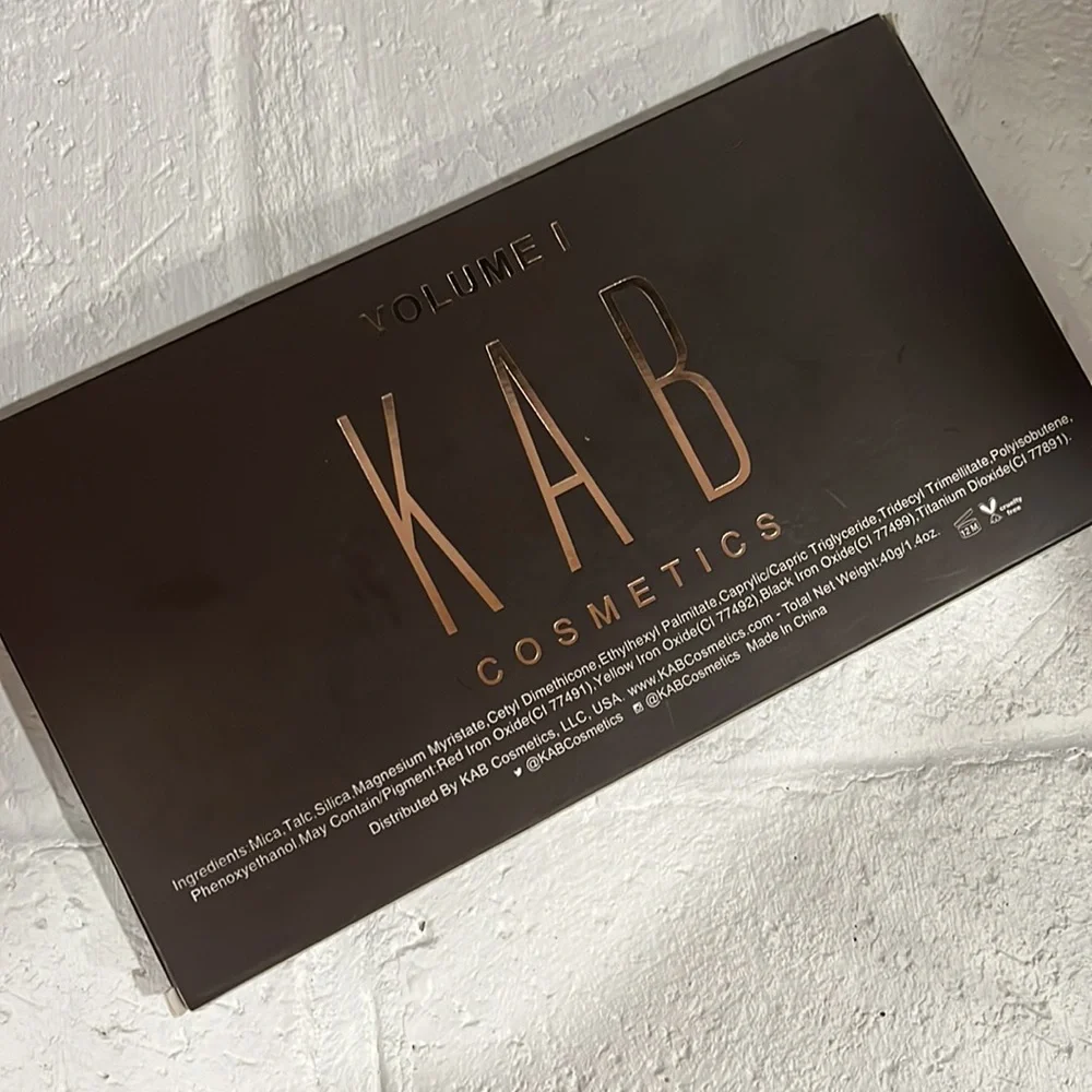 KAB Cosmetics CONTOUR PALETTE- Volume 1